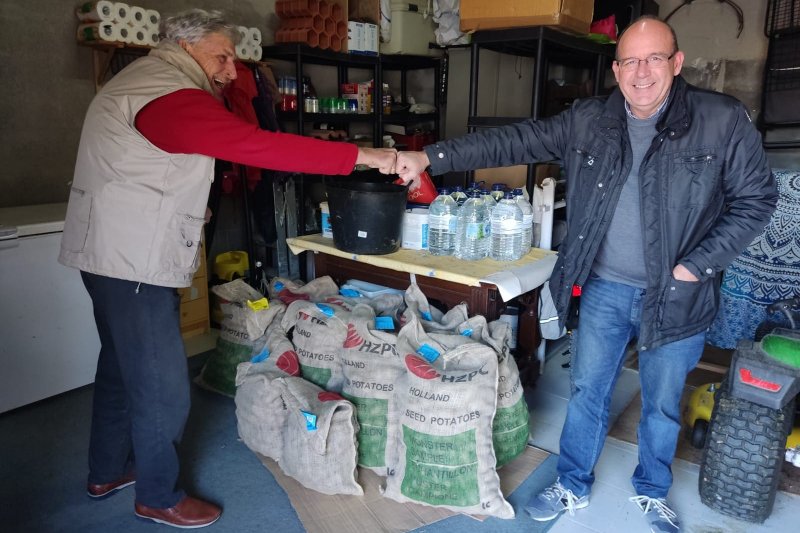 Caritas de Duanes de Xbia recibe desde Pases Bajos 200 kg de patatas solidarias para la siembra
