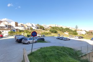 Benitatxell habilitarà 85 places en l'aparcament de Capelletes i crearà un nou parc caní 