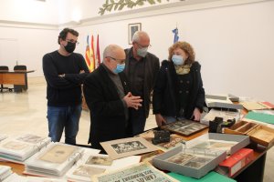 La família Cardona Far dona a l’Arxiu de Dénia més de 2.000 fotografies de finals del segle XIX i del XX