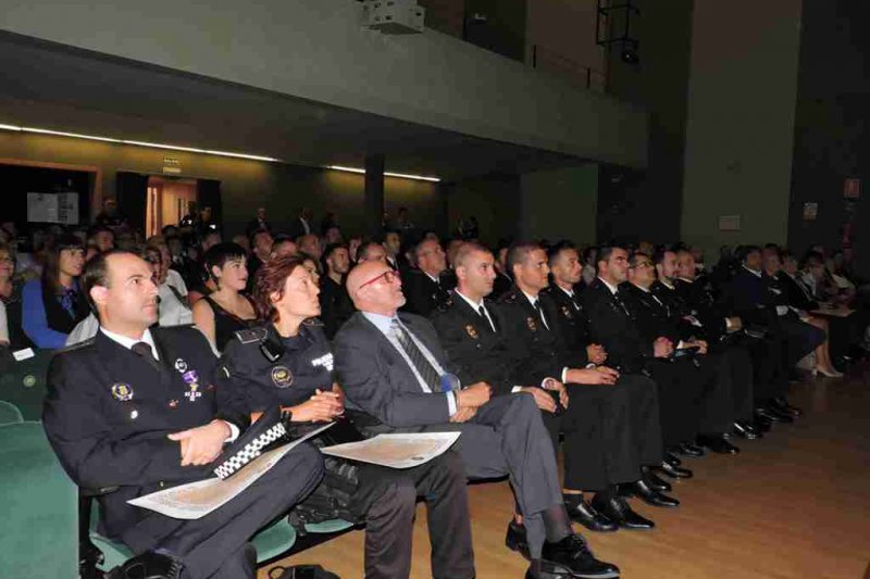  Las policas nacional y local destacan el esfuerzo de los agentes por abrirse a la sociedad de Dnia 