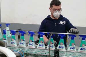La marca de productes de neteja Asevi multiplica per vint la seua producci de desinfectants