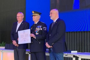 Andrés Tabernero recibe la Medalla de la Policía Local por sus más de 37 años de servicio 