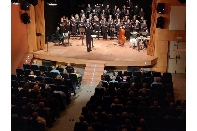 El concierto de tangos, boleros y habaneras del Cor, Solistes i Ensemble de la Rectoria reporta 1.900 euros para la AECC de Ondara