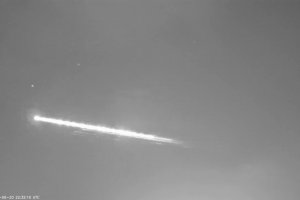 Las asociaciones astronómicas de Dénia captan fragmentos de un cohete chino durante su reentrada en la atmósfera 