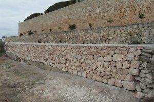 Muro de piedra en el Cami del Pi de Benissa