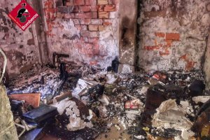 Un incendio provoca cuantiosos daños en una vivienda de Dénia 