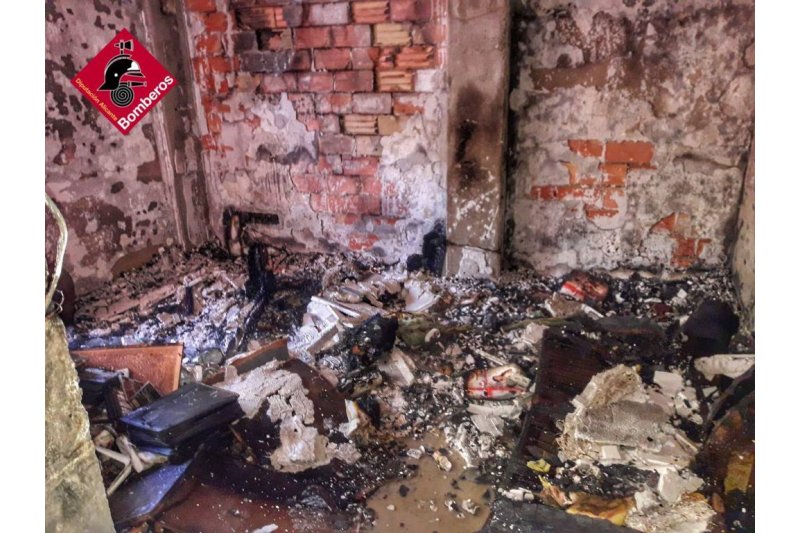 Un incendio provoca cuantiosos daos en una vivienda de Dnia