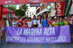 La Marina Alta alça la veu contra la violència masclista i el feminicidi