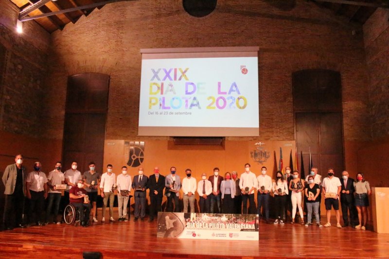 CANFALI MARINA ALTA rep el premi a la tasca informativa atorgat per la Federaci de Pilota Valenciana
