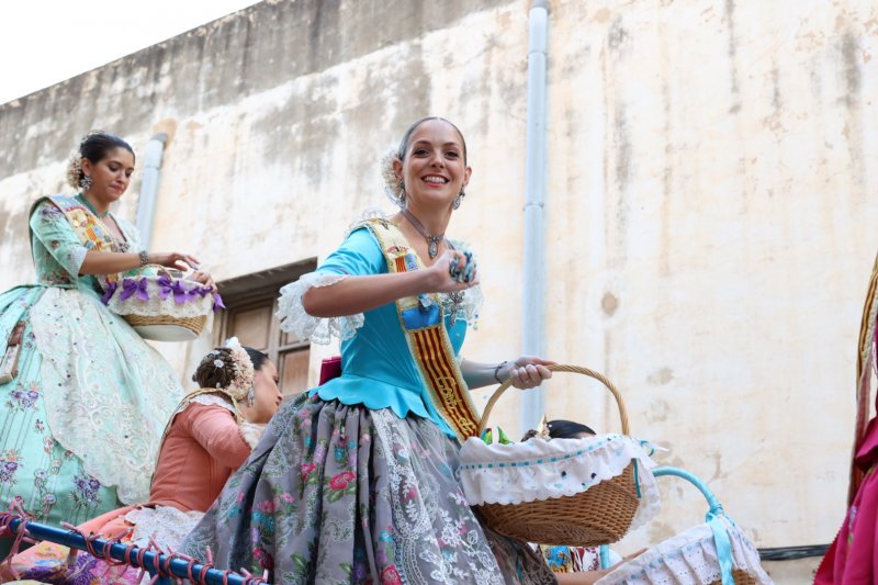Més d’una vintena de carrosses desfilen en la primera jornada de cavalcada de Xàbia