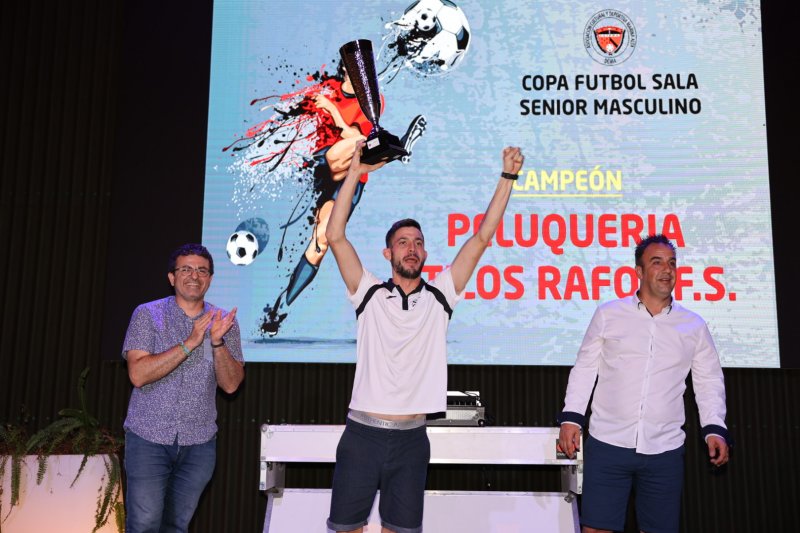 Gala de Trofeos ACYDMA: Peluqueria Stilos-Ràfol triunfa en fútbol sala y Oliva y Kamarca en fútbol veteranos