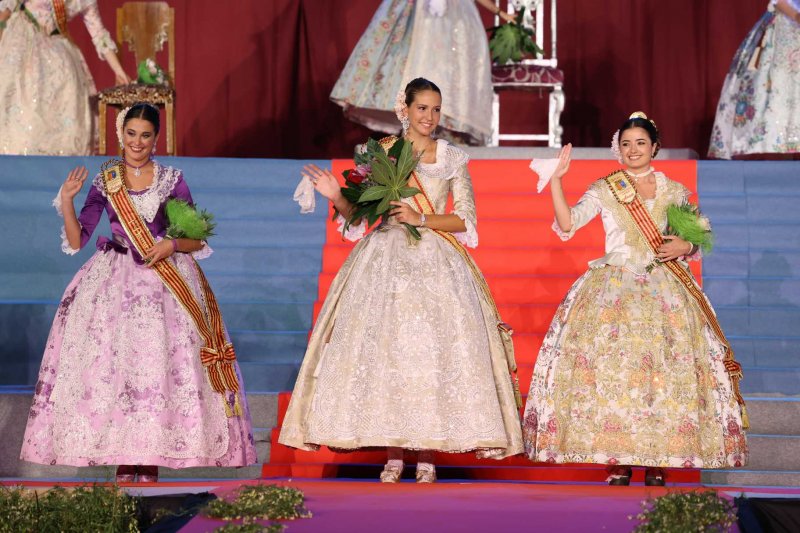 Xàbia proclama Nara Rodríguez regina de Fogueres 2021